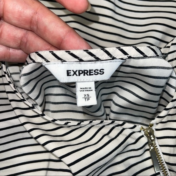 Express Black & White Striped Blouse Top sleeveless - Picture 3 of 4